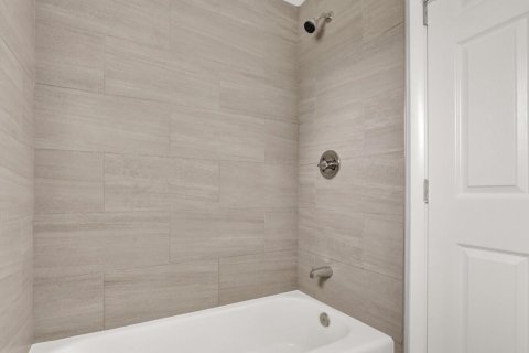House in St. Lucie, Florida 4 bedrooms, 164.25 sq.m. № 2275181 - photo 22