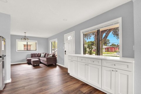 House in St. Lucie, Florida 4 bedrooms, 164.25 sq.m. № 2275181 - photo 10