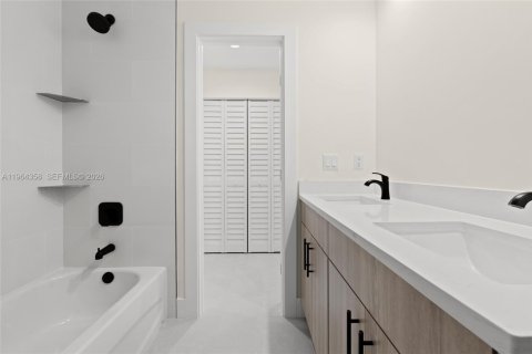 Villa ou maison à vendre à Port St. Lucie, Floride: 4 chambres, 199.46 m2 № 2079024 - photo 6