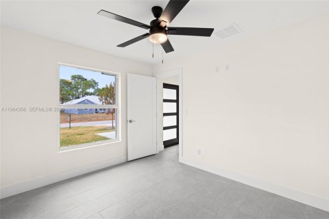 Villa ou maison à vendre à Port St. Lucie, Floride: 4 chambres, 199.46 m2 № 2079024 - photo 15