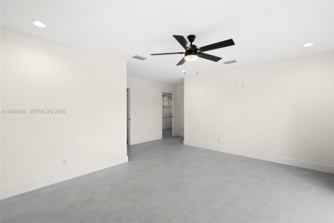 Villa ou maison à vendre à Port St. Lucie, Floride: 4 chambres, 199.46 m2 № 2079024 - photo 3
