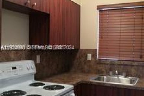 Снять в аренду виллу или дом в Норт-Майами, Флорида 1 спальня, 65.03м2, № 1991692 - фото 6