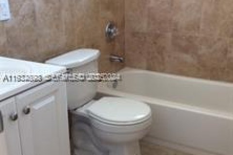 Снять в аренду виллу или дом в Норт-Майами, Флорида 1 спальня, 65.03м2, № 1991692 - фото 7