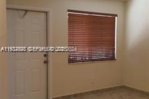 Снять в аренду виллу или дом в Норт-Майами, Флорида 1 спальня, 65.03м2, № 1991692 - фото 5