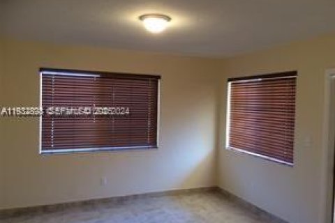 Снять в аренду виллу или дом в Норт-Майами, Флорида 1 спальня, 65.03м2, № 1991692 - фото 8