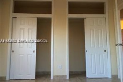 Снять в аренду виллу или дом в Норт-Майами, Флорида 1 спальня, 65.03м2, № 1991692 - фото 9