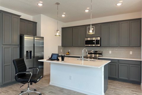 Townhouse in Winter Garden, Florida 4 bedrooms, 178.37 sq.m. № 1915085 - photo 4