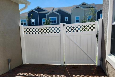 Townhouse in Winter Garden, Florida 4 bedrooms, 178.37 sq.m. № 1915085 - photo 24