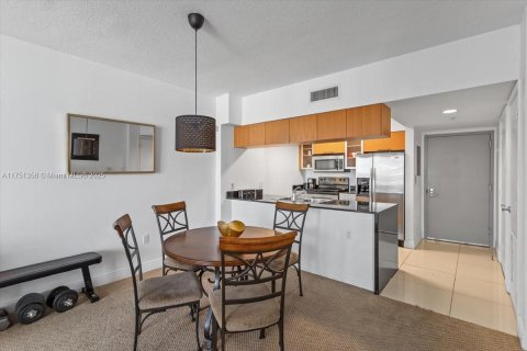 Condominio en venta en Miami, Florida, 1 dormitorio, 76.64 m2 № 1864696 - foto 7