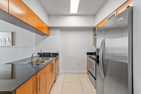 Condominio en venta en Miami, Florida, 1 dormitorio, 76.64 m2 № 1864696 - foto 2