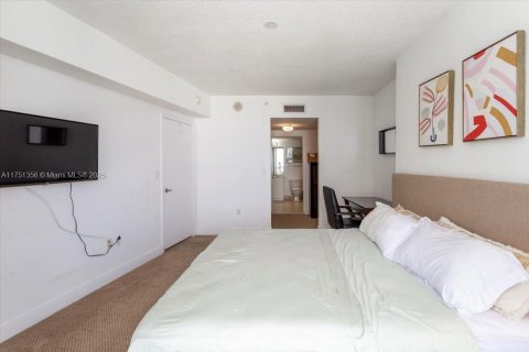 Condominio en venta en Miami, Florida, 1 dormitorio, 76.64 m2 № 1864696 - foto 13