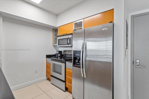 Condominio en venta en Miami, Florida, 1 dormitorio, 76.64 m2 № 1864696 - foto 3