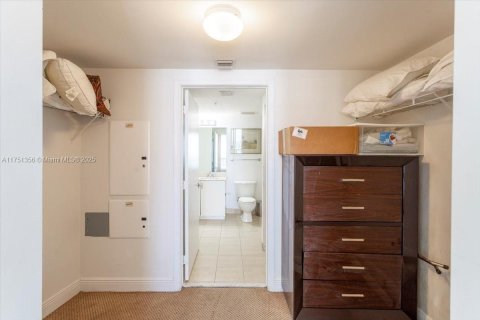 Condominio en venta en Miami, Florida, 1 dormitorio, 76.64 m2 № 1864696 - foto 14