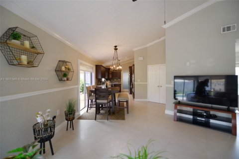 Casa en venta en Pembroke Pines, Florida, 2 dormitorios, 115.38 m2 № 1881741 - foto 3