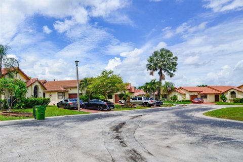 Casa en venta en Pembroke Pines, Florida, 2 dormitorios, 115.38 m2 № 1881741 - foto 29