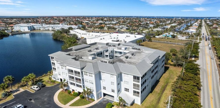 Condominio en Punta Gorda, Florida, 2 dormitorios № 1549117