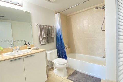 Copropriété à louer à Sunny Isles Beach, Floride: 2 chambres, 117.61 m2 № 1867773 - photo 22