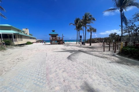Copropriété à louer à Sunny Isles Beach, Floride: 2 chambres, 117.61 m2 № 1867773 - photo 25