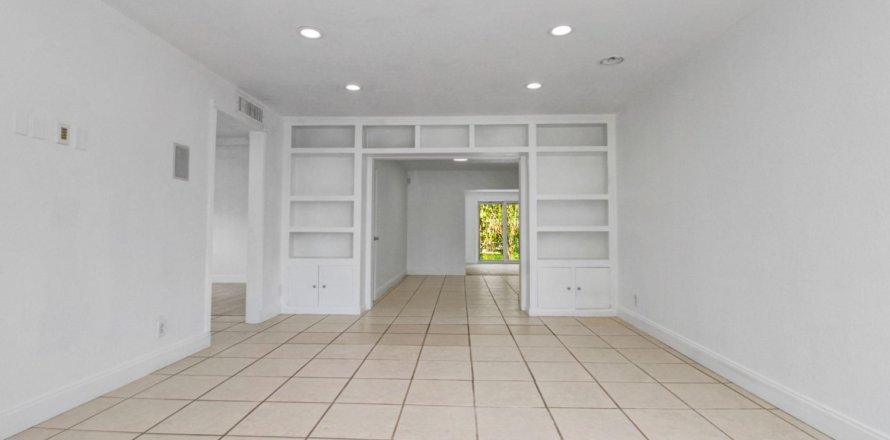 House in Fort Lauderdale, Florida 3 bedrooms, 162.3 sq.m. № 1179792