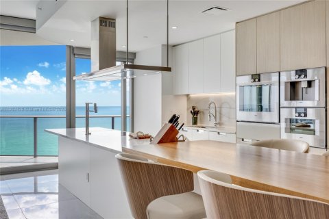 Condo in Sunny Isles Beach, Florida, 3 bedrooms  № 1953858 - photo 17