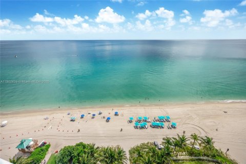 Condo in Sunny Isles Beach, Florida, 3 bedrooms  № 1953858 - photo 1
