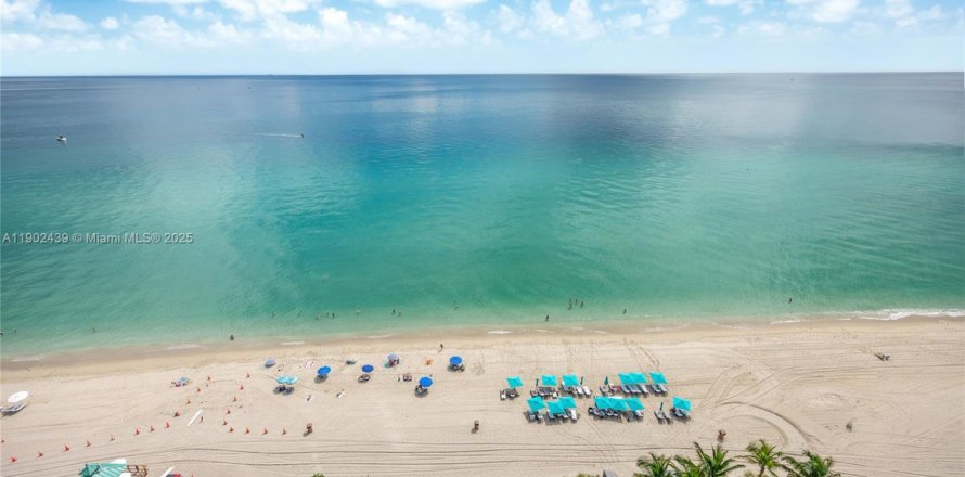 Condo in Sunny Isles Beach, Florida, 3 bedrooms  № 1953858