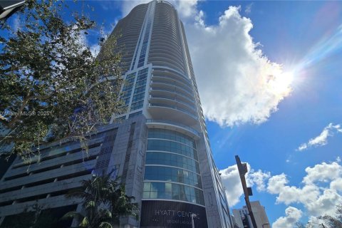 Condo in Fort Lauderdale, Florida, 2 bedrooms  № 1861453 - photo 1