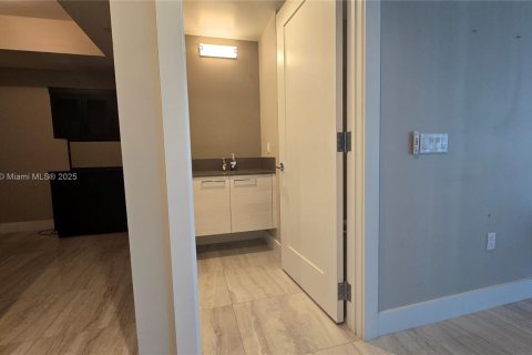 Condo in Fort Lauderdale, Florida, 2 bedrooms  № 1861453 - photo 30