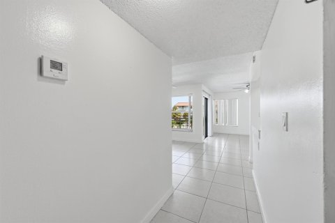 Condo in Plantation, Florida, 3 bedrooms  № 2251722 - photo 8