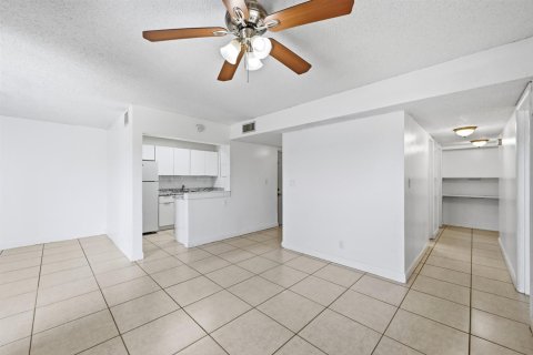 Condo in Plantation, Florida, 3 bedrooms  № 2251722 - photo 11