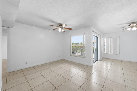 Condo in Plantation, Florida, 3 bedrooms  № 2251722 - photo 9