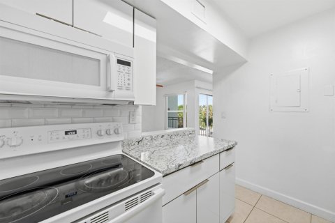 Condo in Plantation, Florida, 3 bedrooms  № 2251722 - photo 17
