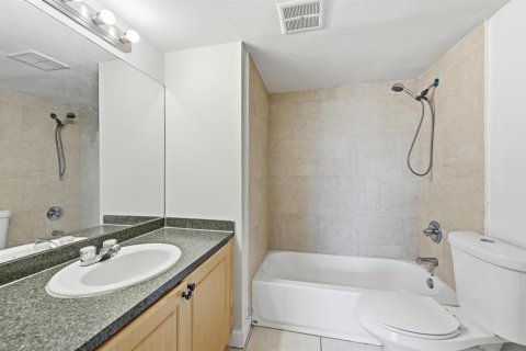 Condo in Plantation, Florida, 3 bedrooms  № 2251722 - photo 23