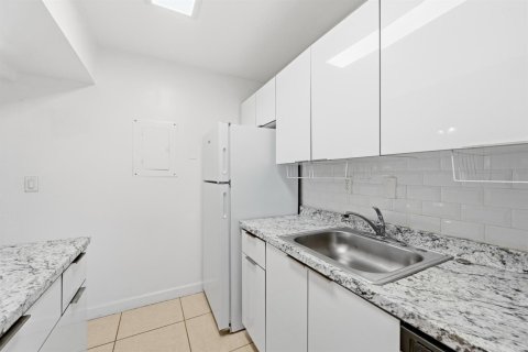 Condo in Plantation, Florida, 3 bedrooms  № 2251722 - photo 18