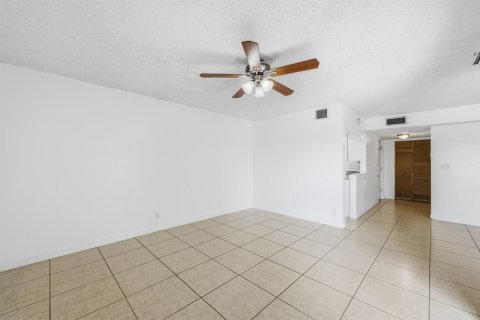 Condo in Plantation, Florida, 3 bedrooms  № 2251722 - photo 12