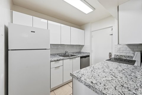 Condo in Plantation, Florida, 3 bedrooms  № 2251722 - photo 15