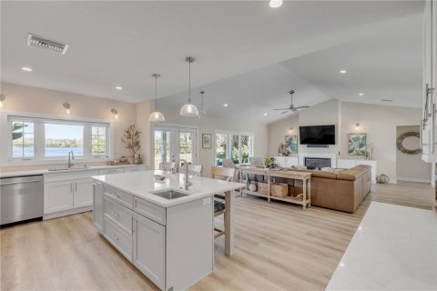 Villa ou maison à vendre à New Smyrna Beach, Floride: 4 chambres, 222.78 m2 № 2099570 - photo 18