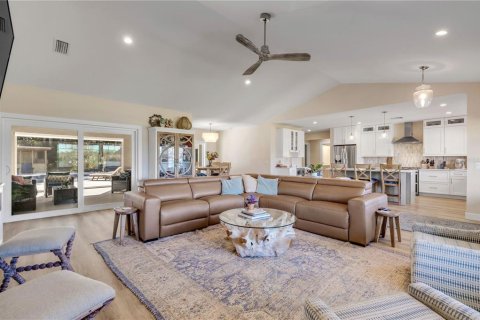 Villa ou maison à vendre à New Smyrna Beach, Floride: 4 chambres, 222.78 m2 № 2099570 - photo 12