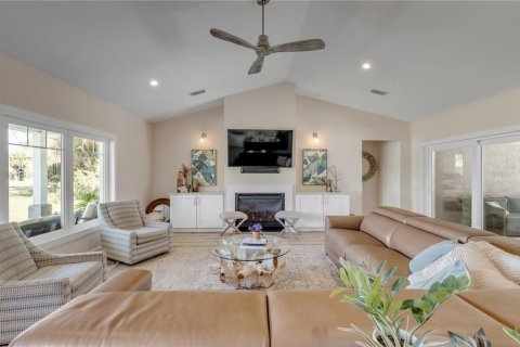 Villa ou maison à vendre à New Smyrna Beach, Floride: 4 chambres, 222.78 m2 № 2099570 - photo 4