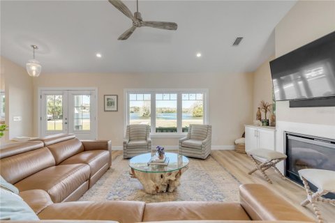Villa ou maison à vendre à New Smyrna Beach, Floride: 4 chambres, 222.78 m2 № 2099570 - photo 10