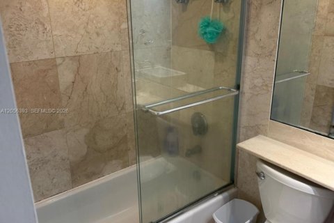 Condominio en alquiler en Miami, Florida, 2 dormitorios, 72.65 m2 № 2248447 - foto 13