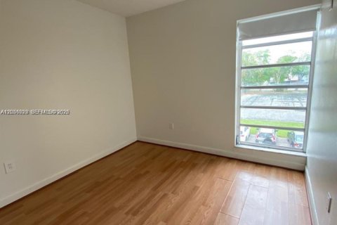 Condominio en alquiler en Miami, Florida, 2 dormitorios, 72.65 m2 № 2248447 - foto 9