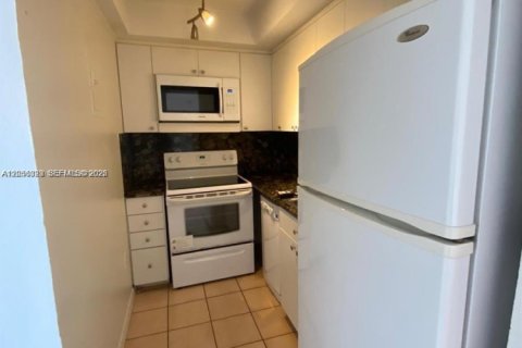 Condominio en alquiler en Miami, Florida, 2 dormitorios, 72.65 m2 № 2248447 - foto 4