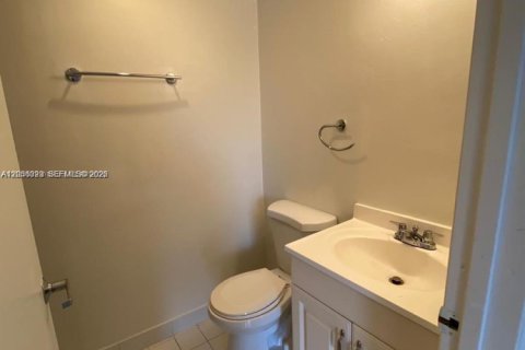 Condominio en alquiler en Miami, Florida, 2 dormitorios, 72.65 m2 № 2248447 - foto 17