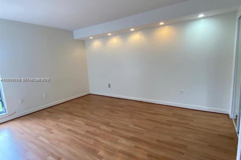 Condominio en alquiler en Miami, Florida, 2 dormitorios, 72.65 m2 № 2248447 - foto 8