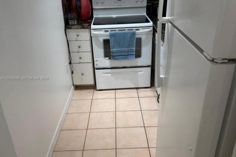 Condominio en alquiler en Miami, Florida, 2 dormitorios, 72.65 m2 № 2248447 - foto 6