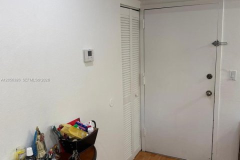 Condominio en alquiler en Miami, Florida, 2 dormitorios, 72.65 m2 № 2248447 - foto 11