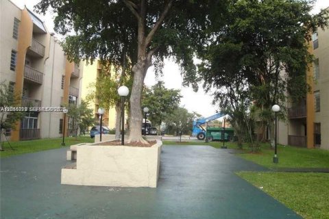 Condominio en alquiler en Miami, Florida, 2 dormitorios, 72.65 m2 № 2248447 - foto 19