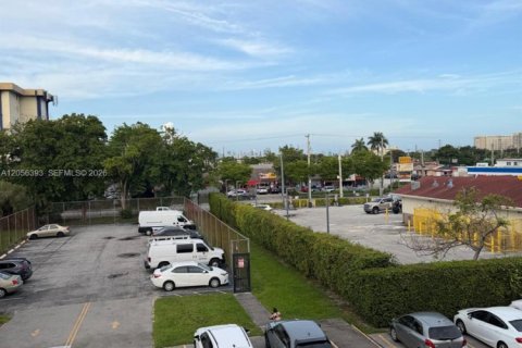 Condominio en alquiler en Miami, Florida, 2 dormitorios, 72.65 m2 № 2248447 - foto 12