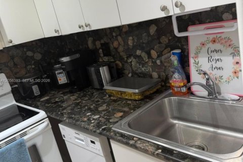 Condominio en alquiler en Miami, Florida, 2 dormitorios, 72.65 m2 № 2248447 - foto 5